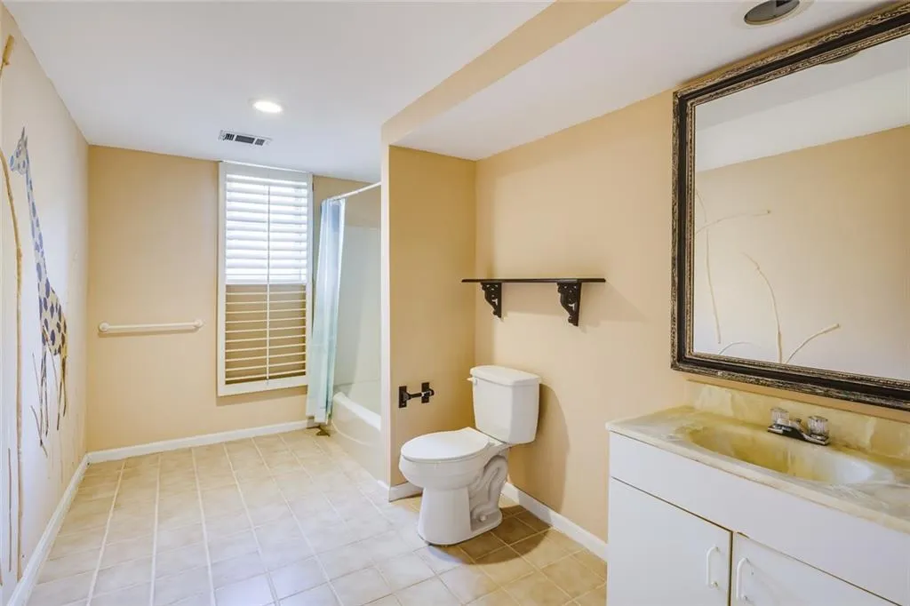 945 Manchester Place, Sandy Springs, Georgia 30328, 5 Bedrooms Bedrooms, ,4 BathroomsBathrooms,Residential,Sold,945 Manchester Place,7030680