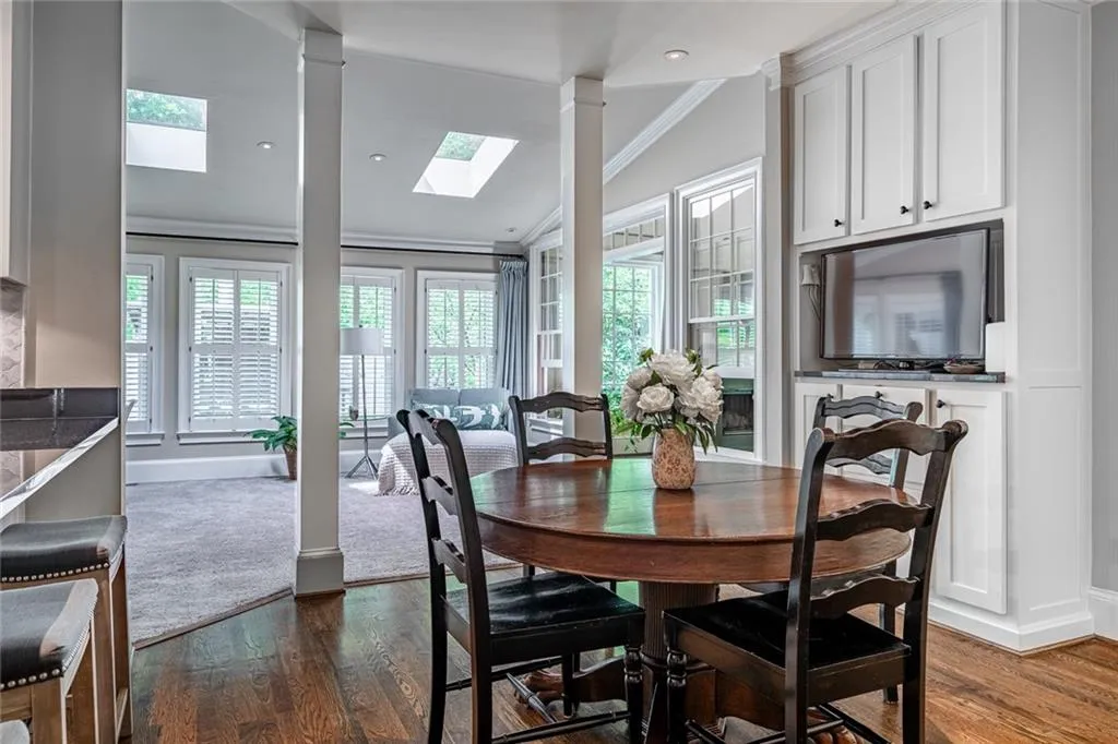 300 Sologne Court, Atlanta, Georgia 30327, 6 Bedrooms Bedrooms, ,5 BathroomsBathrooms,Residential,Sold,300 Sologne Court,7433237