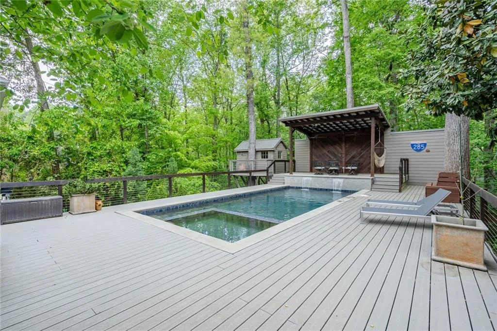 300 Sologne Court, Atlanta, Georgia 30327, 6 Bedrooms Bedrooms, ,5 BathroomsBathrooms,Residential,Sold,300 Sologne Court,7433237