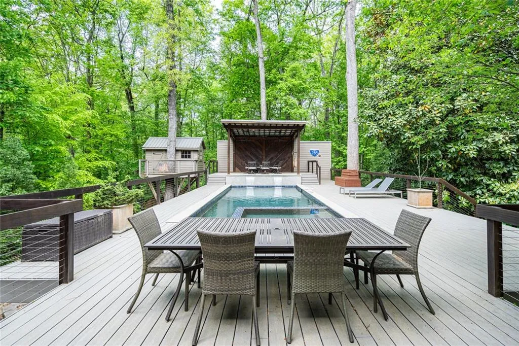 300 Sologne Court, Atlanta, Georgia 30327, 6 Bedrooms Bedrooms, ,5 BathroomsBathrooms,Residential,Sold,300 Sologne Court,7433237