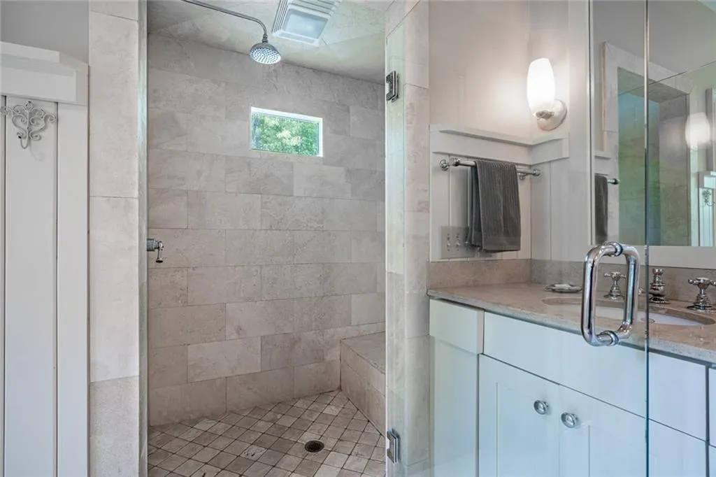 300 Sologne Court, Atlanta, Georgia 30327, 6 Bedrooms Bedrooms, ,5 BathroomsBathrooms,Residential,Sold,300 Sologne Court,7433237