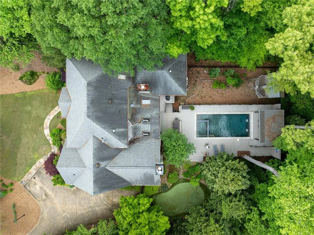 300 Sologne Court, Atlanta, Georgia 30327, 6 Bedrooms Bedrooms, ,5 BathroomsBathrooms,Residential,Sold,300 Sologne Court,7433237