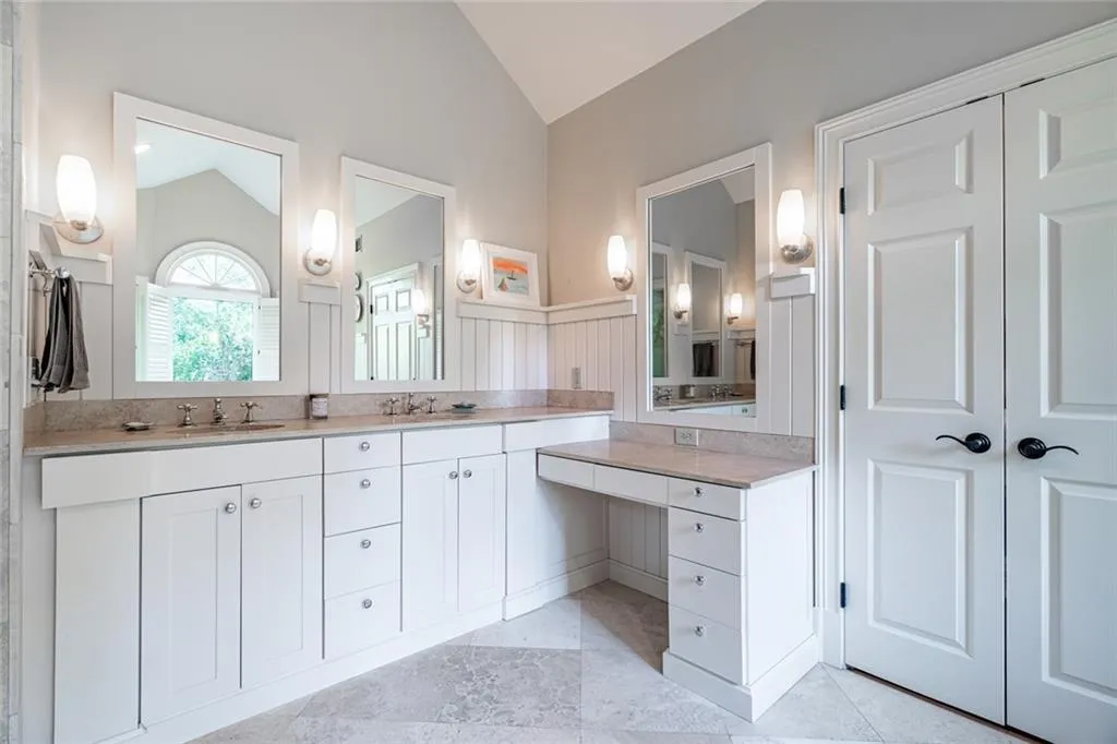 300 Sologne Court, Atlanta, Georgia 30327, 6 Bedrooms Bedrooms, ,5 BathroomsBathrooms,Residential,Sold,300 Sologne Court,7433237