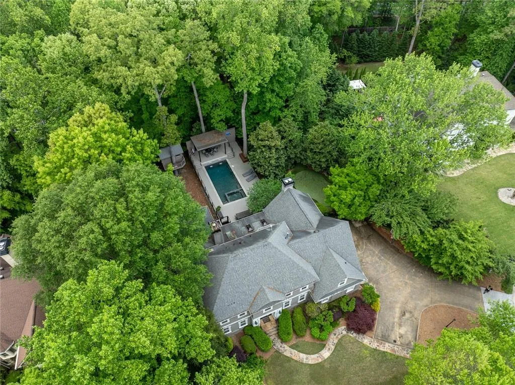 300 Sologne Court, Atlanta, Georgia 30327, 6 Bedrooms Bedrooms, ,5 BathroomsBathrooms,Residential,Sold,300 Sologne Court,7433237