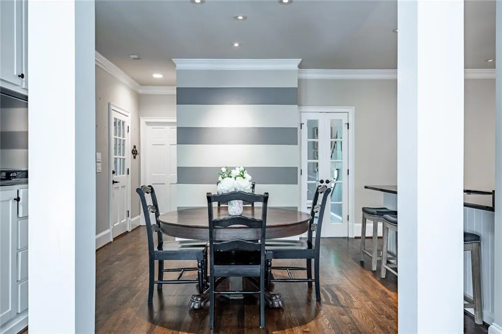 300 Sologne Court, Atlanta, Georgia 30327, 6 Bedrooms Bedrooms, ,5 BathroomsBathrooms,Residential,Sold,300 Sologne Court,7433237