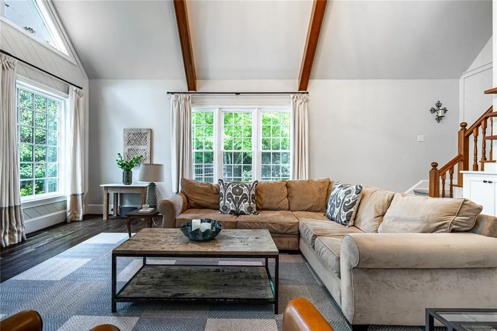 300 Sologne Court, Atlanta, Georgia 30327, 6 Bedrooms Bedrooms, ,5 BathroomsBathrooms,Residential,Sold,300 Sologne Court,7433237