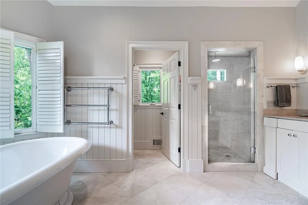 300 Sologne Court, Atlanta, Georgia 30327, 6 Bedrooms Bedrooms, ,5 BathroomsBathrooms,Residential,Sold,300 Sologne Court,7433237