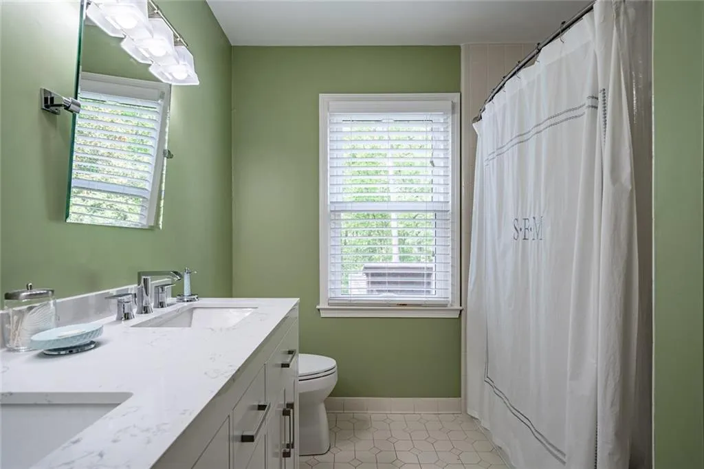 300 Sologne Court, Atlanta, Georgia 30327, 6 Bedrooms Bedrooms, ,5 BathroomsBathrooms,Residential,Sold,300 Sologne Court,7433237