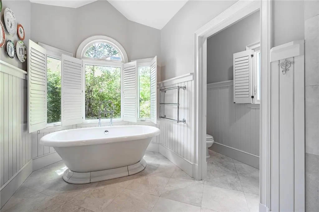 300 Sologne Court, Atlanta, Georgia 30327, 6 Bedrooms Bedrooms, ,5 BathroomsBathrooms,Residential,Sold,300 Sologne Court,7433237