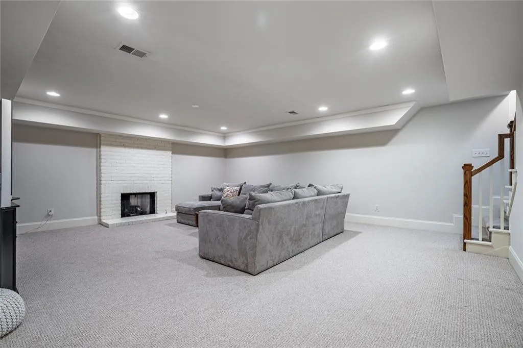 300 Sologne Court, Atlanta, Georgia 30327, 6 Bedrooms Bedrooms, ,5 BathroomsBathrooms,Residential,Sold,300 Sologne Court,7433237