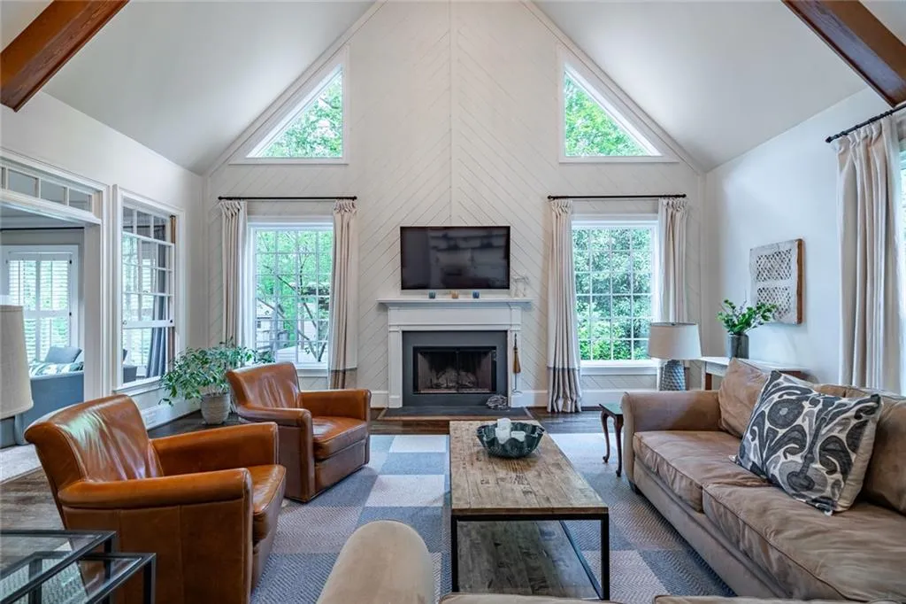 300 Sologne Court, Atlanta, Georgia 30327, 6 Bedrooms Bedrooms, ,5 BathroomsBathrooms,Residential,Sold,300 Sologne Court,7433237