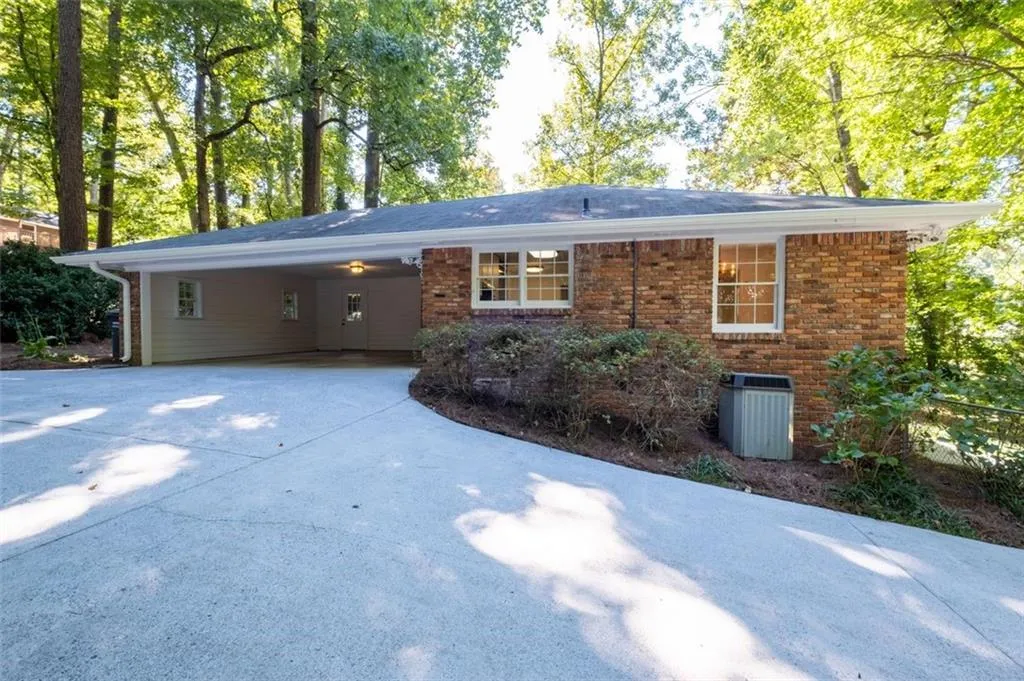 5805 Brookgreen Road, Atlanta, Georgia 30328, 3 Bedrooms Bedrooms, ,2 BathroomsBathrooms,Residential,Sold,5805 Brookgreen Road,7121707