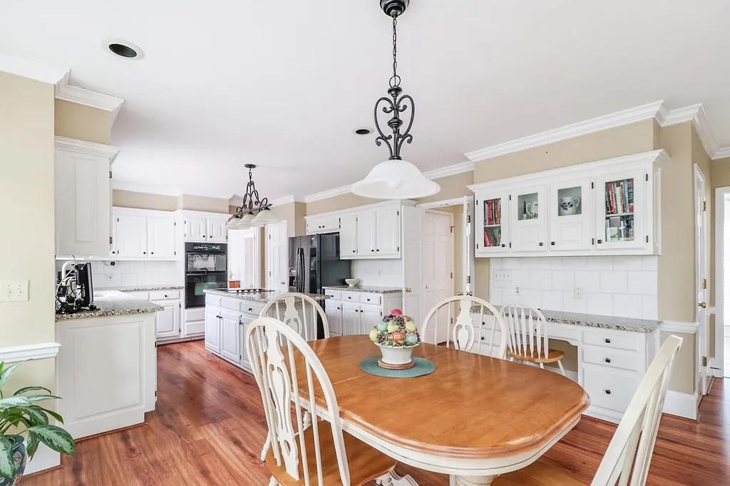 7370 Stoneykirk Close, Sandy Springs, Georgia 30350, 5 Bedrooms Bedrooms, ,4 BathroomsBathrooms,Residential,Sold,7370 Stoneykirk Close,6838370