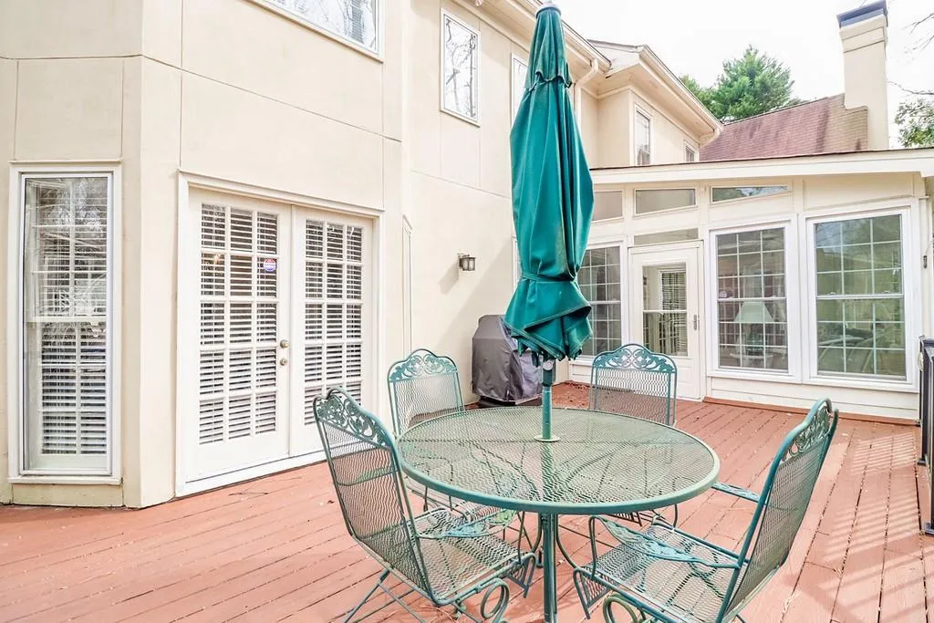 7370 Stoneykirk Close, Sandy Springs, Georgia 30350, 5 Bedrooms Bedrooms, ,4 BathroomsBathrooms,Residential,Sold,7370 Stoneykirk Close,6838370