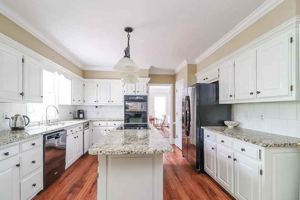 7370 Stoneykirk Close, Sandy Springs, Georgia 30350, 5 Bedrooms Bedrooms, ,4 BathroomsBathrooms,Residential,Sold,7370 Stoneykirk Close,6838370