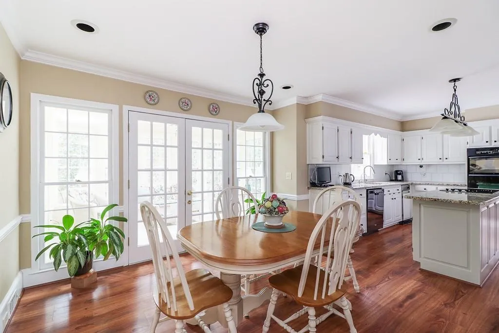 7370 Stoneykirk Close, Sandy Springs, Georgia 30350, 5 Bedrooms Bedrooms, ,4 BathroomsBathrooms,Residential,Sold,7370 Stoneykirk Close,6838370