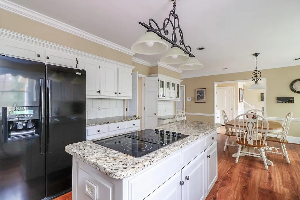 7370 Stoneykirk Close, Sandy Springs, Georgia 30350, 5 Bedrooms Bedrooms, ,4 BathroomsBathrooms,Residential,Sold,7370 Stoneykirk Close,6838370