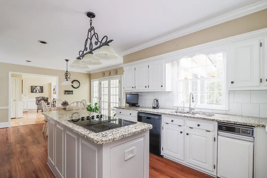 7370 Stoneykirk Close, Sandy Springs, Georgia 30350, 5 Bedrooms Bedrooms, ,4 BathroomsBathrooms,Residential,Sold,7370 Stoneykirk Close,6838370