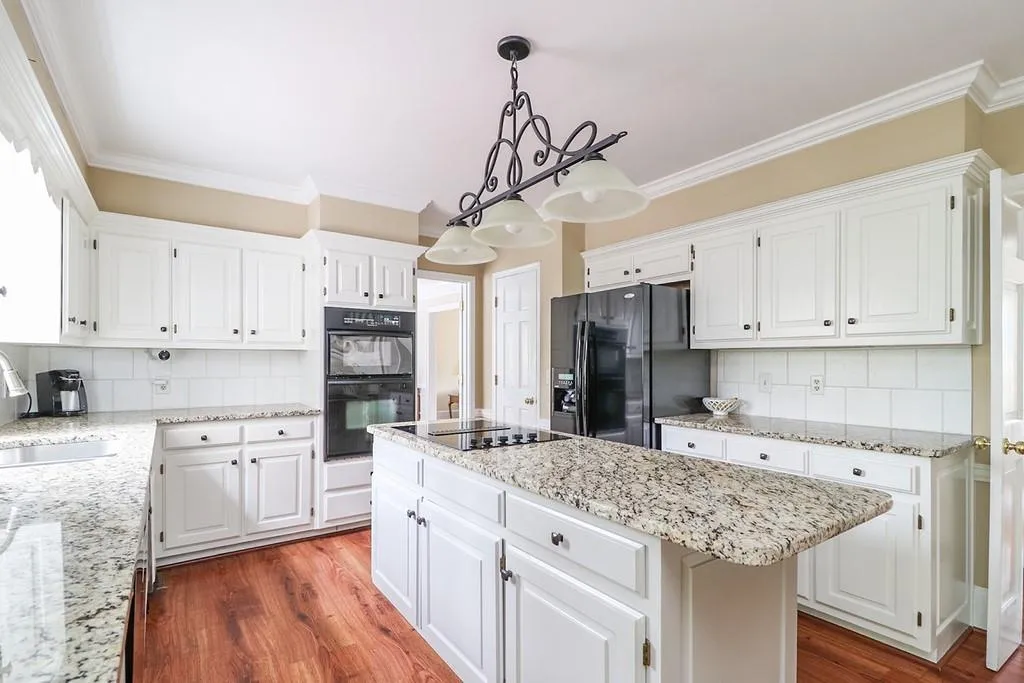 7370 Stoneykirk Close, Sandy Springs, Georgia 30350, 5 Bedrooms Bedrooms, ,4 BathroomsBathrooms,Residential,Sold,7370 Stoneykirk Close,6838370