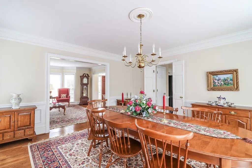 7370 Stoneykirk Close, Sandy Springs, Georgia 30350, 5 Bedrooms Bedrooms, ,4 BathroomsBathrooms,Residential,Sold,7370 Stoneykirk Close,6838370