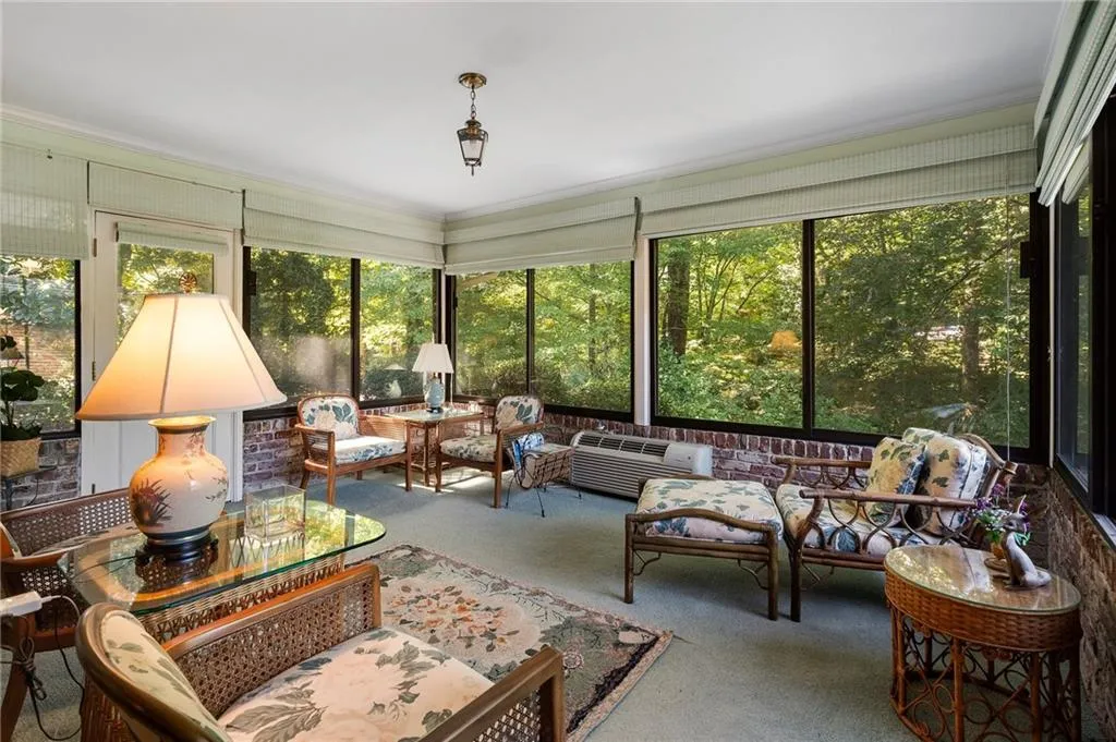 Sunroom / solarium featuring a wall mounted air conditioner