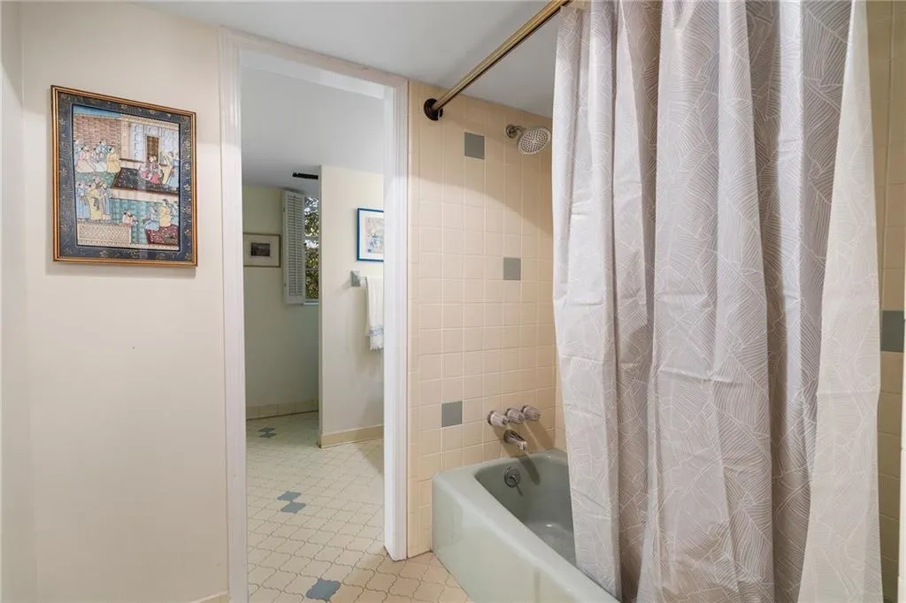 Bathroom with shower / tub combo with curtain