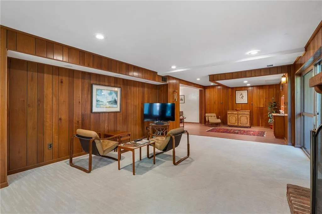 6160 River Shore Parkway, Atlanta, Georgia 30328, 5 Bedrooms Bedrooms, ,3 BathroomsBathrooms,Residential,Sold,6160 River Shore Parkway,7471595