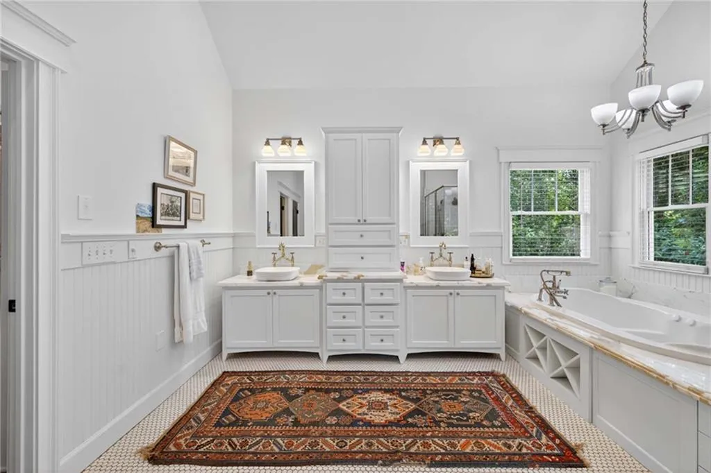 615 Burke Road Ne, Atlanta, Georgia 30305, 6 Bedrooms Bedrooms, ,5 BathroomsBathrooms,Residential,For Sale,615 Burke Road Ne,7611253