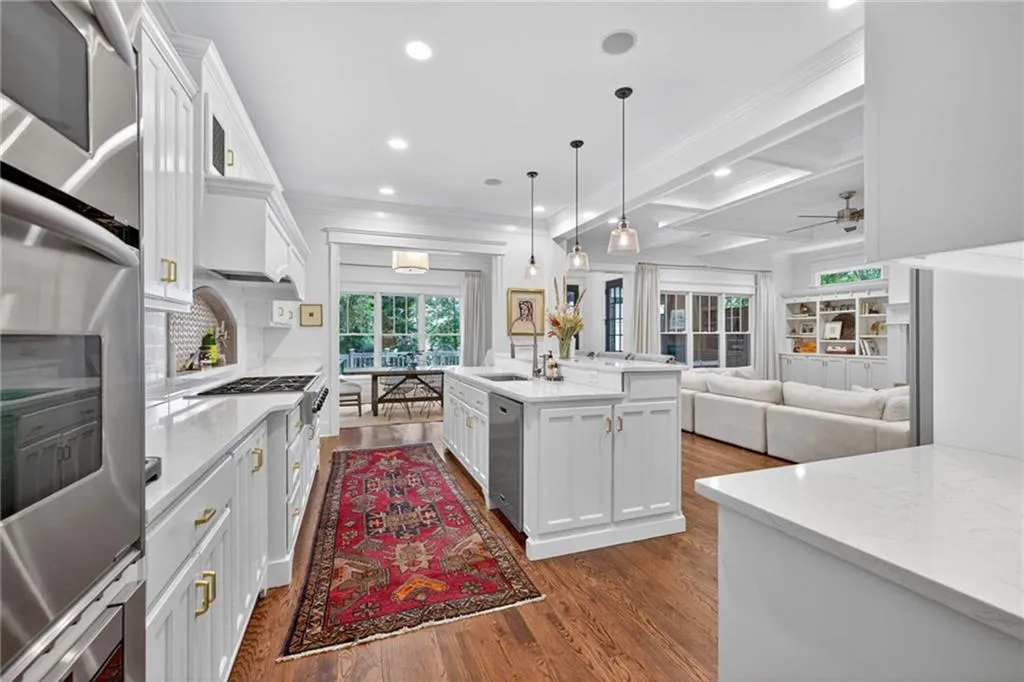 615 Burke Road Ne, Atlanta, Georgia 30305, 6 Bedrooms Bedrooms, ,5 BathroomsBathrooms,Residential,For Sale,615 Burke Road Ne,7611253