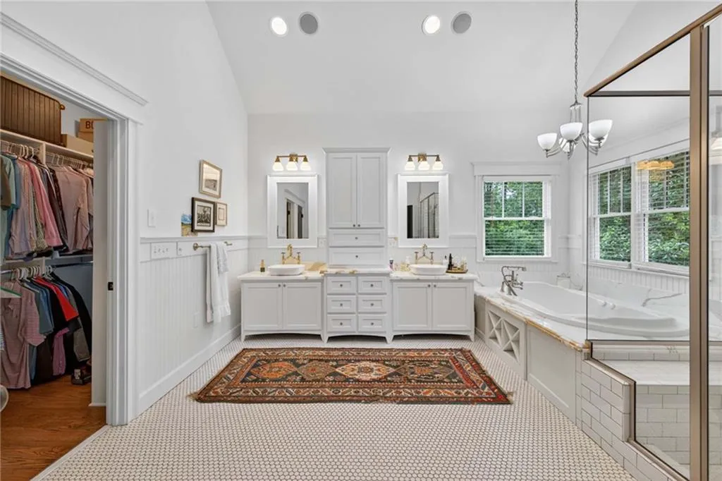 615 Burke Road Ne, Atlanta, Georgia 30305, 6 Bedrooms Bedrooms, ,5 BathroomsBathrooms,Residential,For Sale,615 Burke Road Ne,7611253