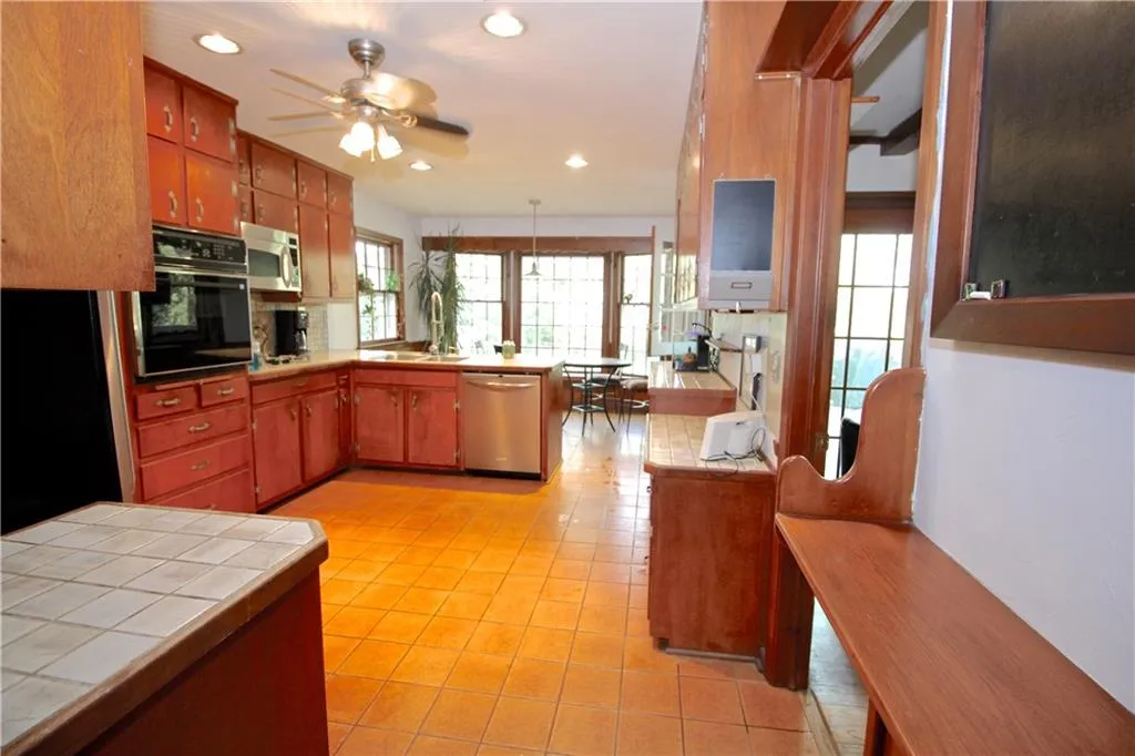 165 Devonwood Drive, Sandy Springs, Georgia 30328, 4 Bedrooms Bedrooms, ,3 BathroomsBathrooms,Residential,Sold,165 Devonwood Drive,5672227