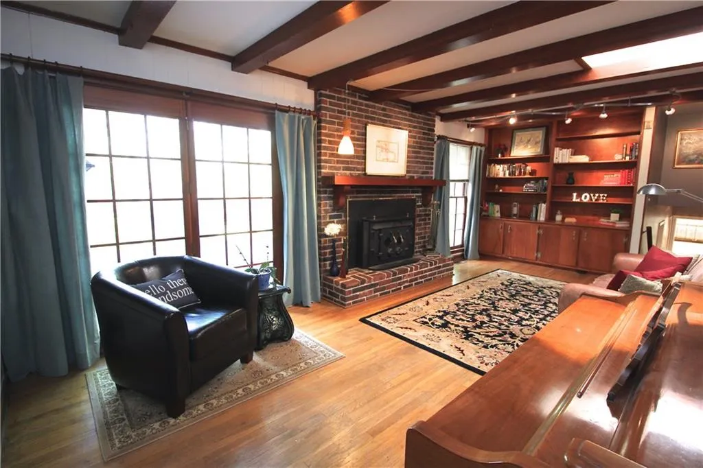 165 Devonwood Drive, Sandy Springs, Georgia 30328, 4 Bedrooms Bedrooms, ,3 BathroomsBathrooms,Residential,Sold,165 Devonwood Drive,5672227