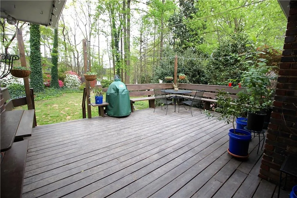 165 Devonwood Drive, Sandy Springs, Georgia 30328, 4 Bedrooms Bedrooms, ,3 BathroomsBathrooms,Residential,Sold,165 Devonwood Drive,5672227