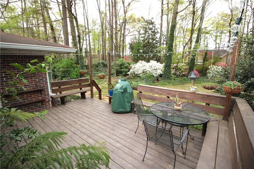 165 Devonwood Drive, Sandy Springs, Georgia 30328, 4 Bedrooms Bedrooms, ,3 BathroomsBathrooms,Residential,Sold,165 Devonwood Drive,5672227