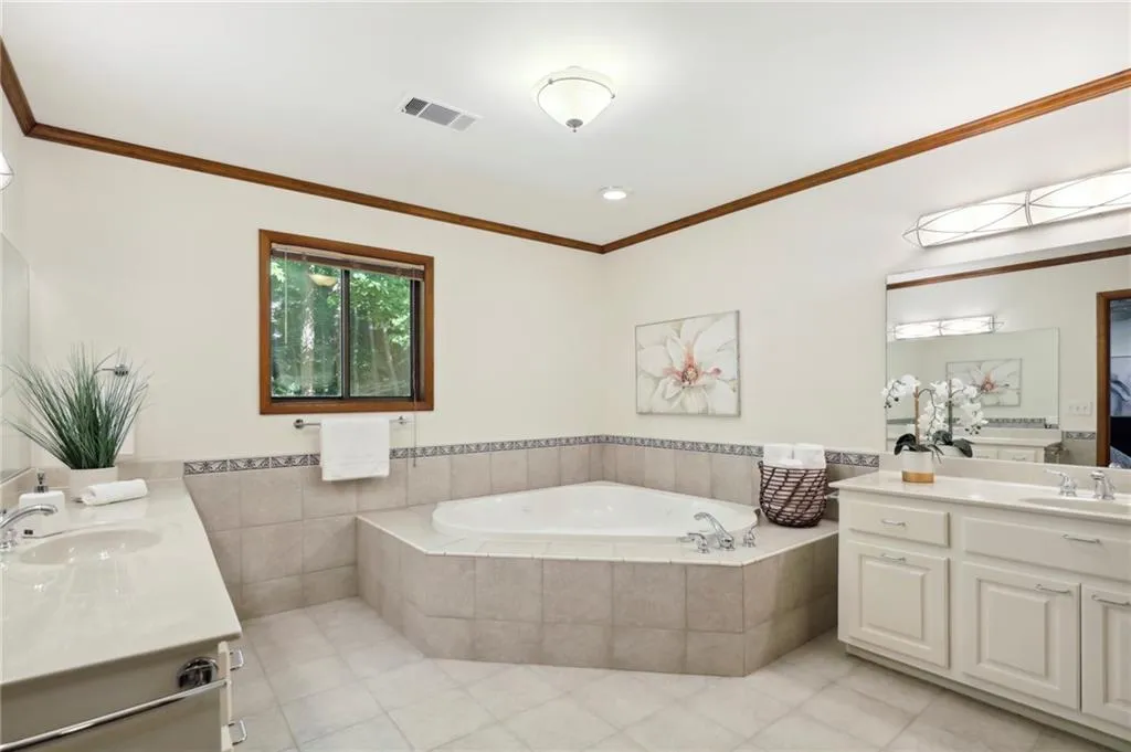 7604 Van Eyck Way, Sandy Springs, Georgia 30350, 4 Bedrooms Bedrooms, ,3 BathroomsBathrooms,Residential,Sold,7604 Van Eyck Way,7052817