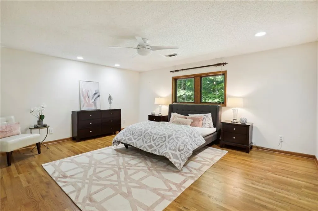 7604 Van Eyck Way, Sandy Springs, Georgia 30350, 4 Bedrooms Bedrooms, ,3 BathroomsBathrooms,Residential,Sold,7604 Van Eyck Way,7052817