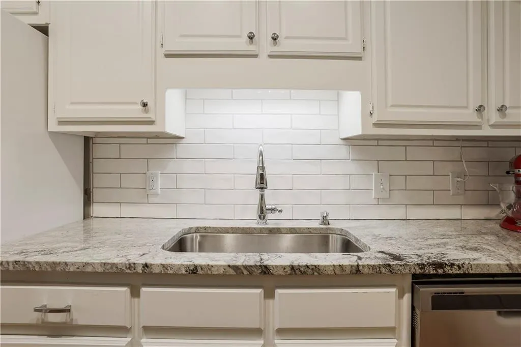 329 The Chace, Sandy Springs, Georgia 30328, 2 Bedrooms Bedrooms, ,2 BathroomsBathrooms,Residential,Sold,329 The Chace,7114925