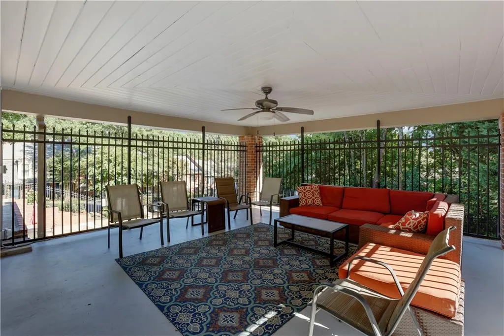 329 The Chace, Sandy Springs, Georgia 30328, 2 Bedrooms Bedrooms, ,2 BathroomsBathrooms,Residential,Sold,329 The Chace,7114925