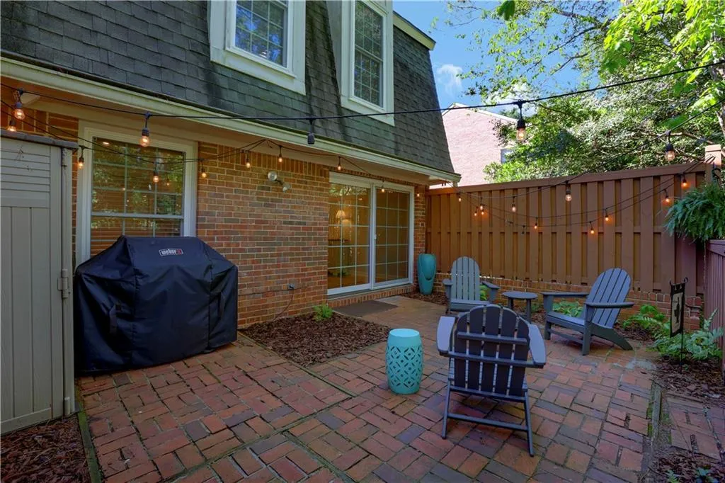 329 The Chace, Sandy Springs, Georgia 30328, 2 Bedrooms Bedrooms, ,2 BathroomsBathrooms,Residential,Sold,329 The Chace,7114925