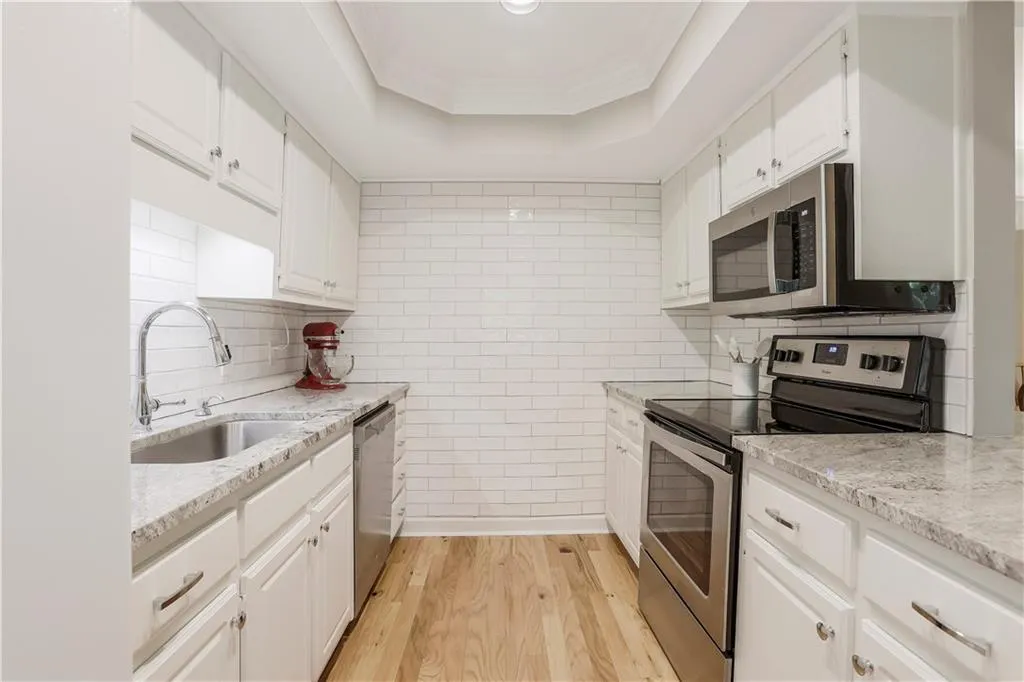 329 The Chace, Sandy Springs, Georgia 30328, 2 Bedrooms Bedrooms, ,2 BathroomsBathrooms,Residential,Sold,329 The Chace,7114925