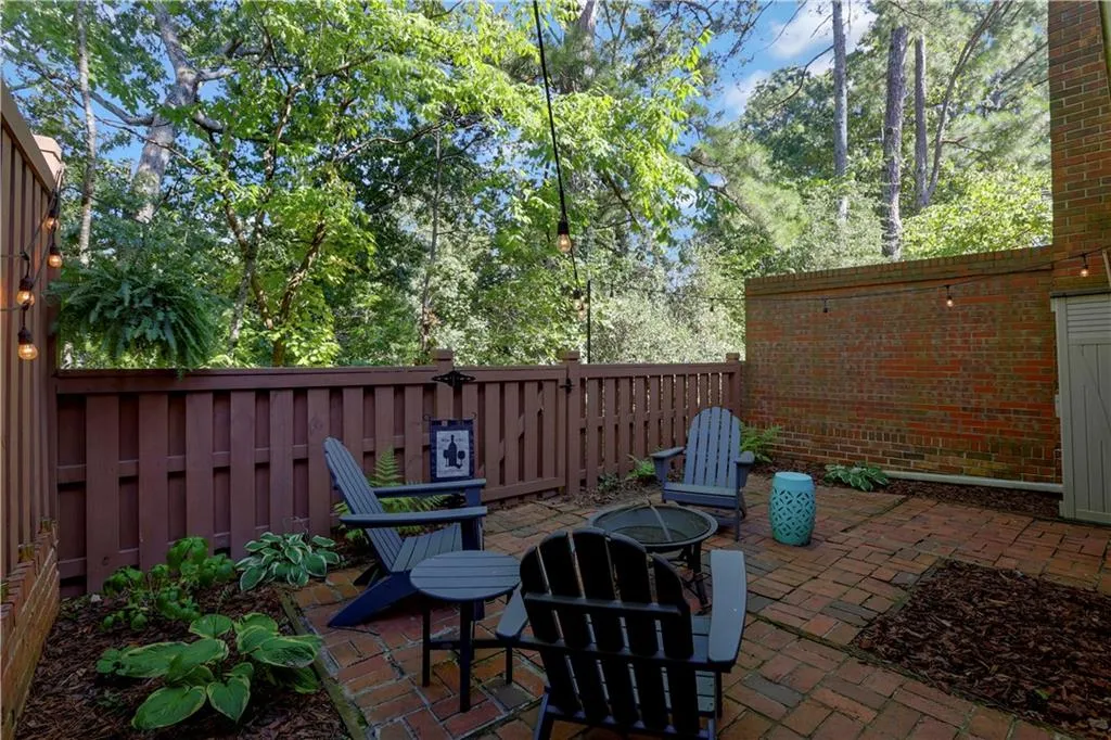 329 The Chace, Sandy Springs, Georgia 30328, 2 Bedrooms Bedrooms, ,2 BathroomsBathrooms,Residential,Sold,329 The Chace,7114925