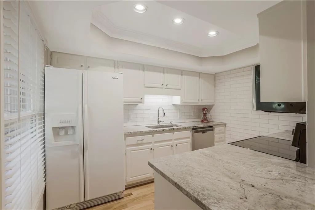 329 The Chace, Sandy Springs, Georgia 30328, 2 Bedrooms Bedrooms, ,2 BathroomsBathrooms,Residential,Sold,329 The Chace,7114925