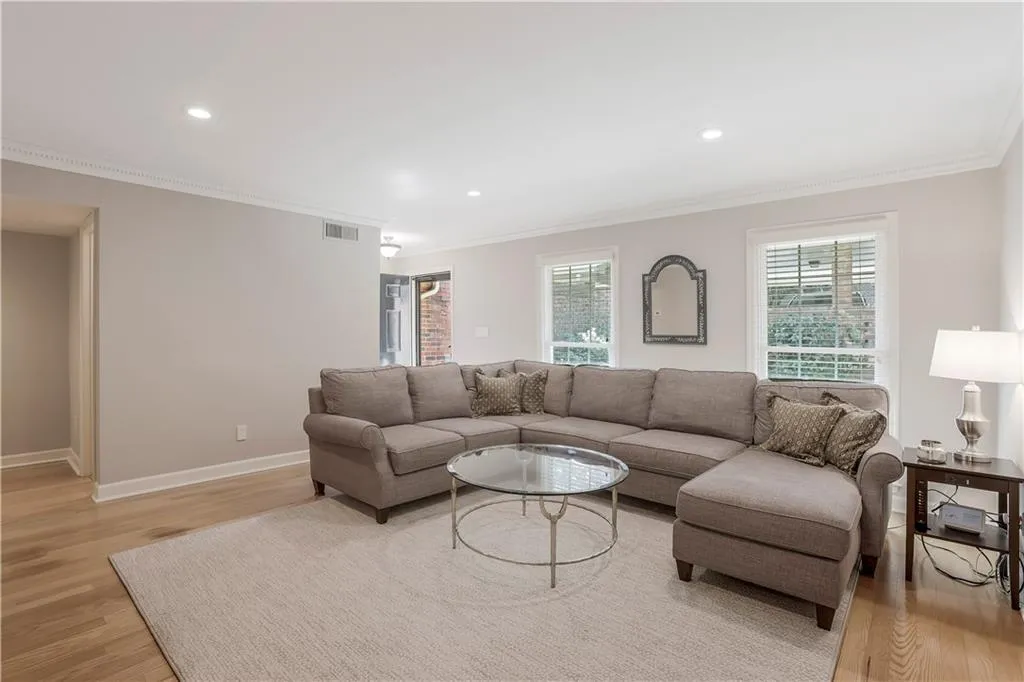 329 The Chace, Sandy Springs, Georgia 30328, 2 Bedrooms Bedrooms, ,2 BathroomsBathrooms,Residential,Sold,329 The Chace,7114925