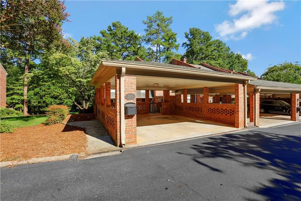329 The Chace, Sandy Springs, Georgia 30328, 2 Bedrooms Bedrooms, ,2 BathroomsBathrooms,Residential,Sold,329 The Chace,7114925