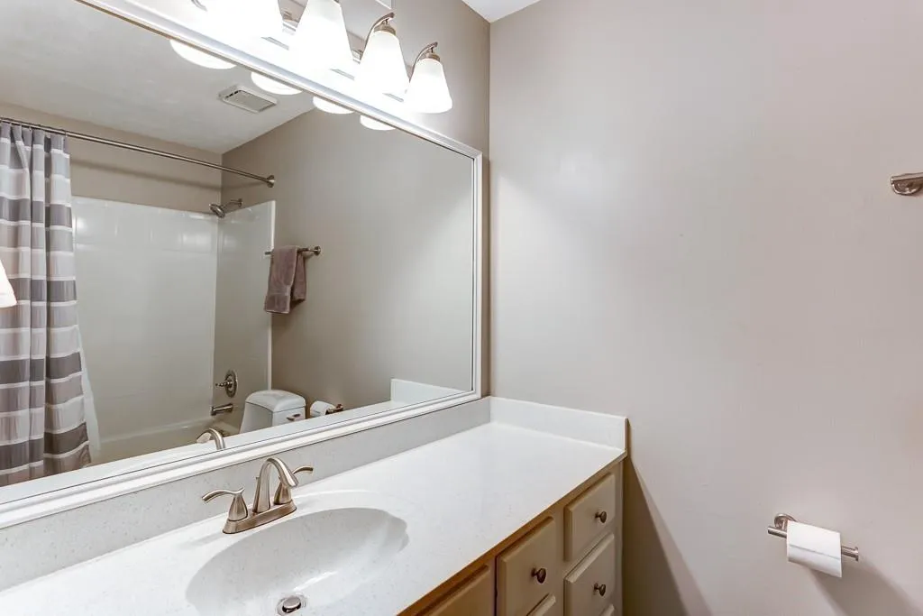 2901 Lenox Road Ne Unit 303, Atlanta, Georgia 30324, 2 Bedrooms Bedrooms, ,2 BathroomsBathrooms,Residential,Sold,2901 Lenox Road Ne Unit 303,6526069