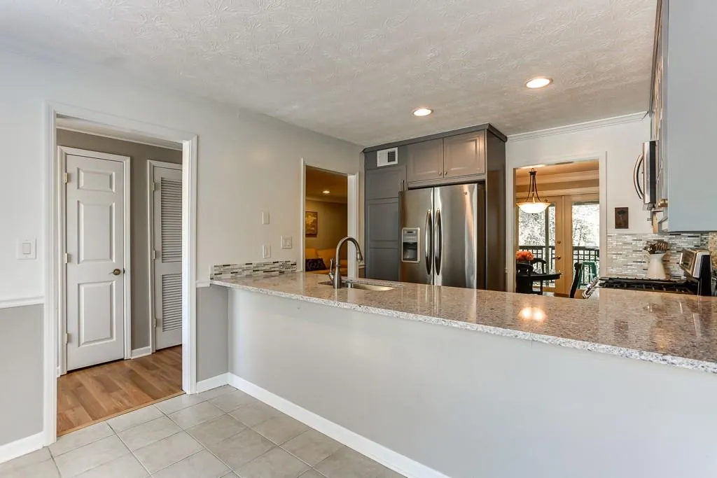 2901 Lenox Road Ne Unit 303, Atlanta, Georgia 30324, 2 Bedrooms Bedrooms, ,2 BathroomsBathrooms,Residential,Sold,2901 Lenox Road Ne Unit 303,6526069