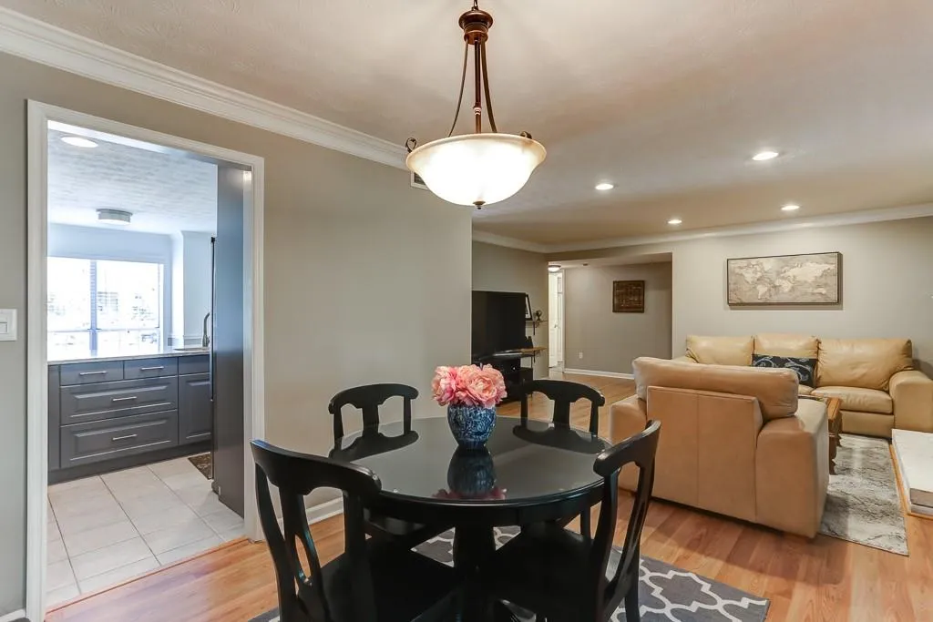 2901 Lenox Road Ne Unit 303, Atlanta, Georgia 30324, 2 Bedrooms Bedrooms, ,2 BathroomsBathrooms,Residential,Sold,2901 Lenox Road Ne Unit 303,6526069