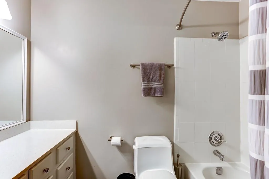 2901 Lenox Road Ne Unit 303, Atlanta, Georgia 30324, 2 Bedrooms Bedrooms, ,2 BathroomsBathrooms,Residential,Sold,2901 Lenox Road Ne Unit 303,6526069