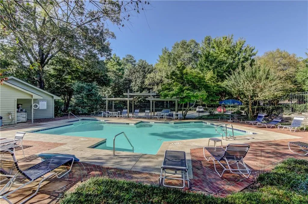 2901 Lenox Road Ne Unit 303, Atlanta, Georgia 30324, 2 Bedrooms Bedrooms, ,2 BathroomsBathrooms,Residential,Sold,2901 Lenox Road Ne Unit 303,6526069