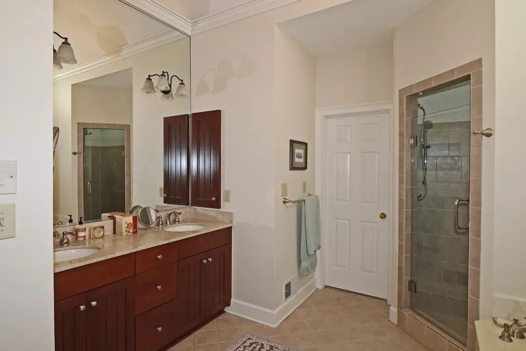 115 Grosvenor Place, Sandy Springs, Georgia 30328, 4 Bedrooms Bedrooms, ,2 BathroomsBathrooms,Residential,Sold,115 Grosvenor Place,6795252